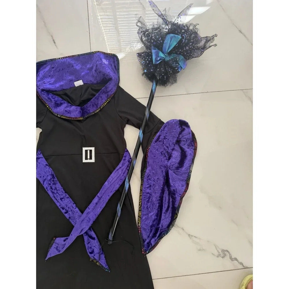 Girls Spirit Charmed Witch Costume Halloween Size small 4-6 with broom & hat